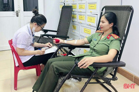 4 cán bộ, chiến sỹ Công an Hà Tĩnh kịp thời hiến máu giúp cụ bà 92 tuổi qua cơn nguy kịch