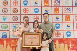 Nữ sinh lớp 4 ở Hà Tĩnh lập kỷ lục Việt Nam với trí nhớ siêu phàm về số Pi