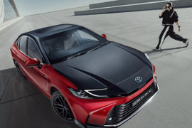 Toyota Camry Sprint Edition bất ngờ ra mắt tại Ấn Độ