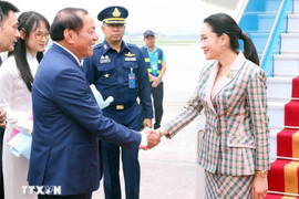 Thủ tướng Vương quốc Thái Lan bắt đầu thăm chính thức Việt Nam