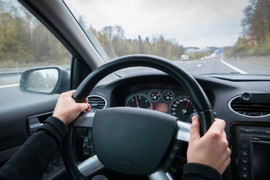 Nguyên nhân nào khiến vô lăng ô tô bị lệch?