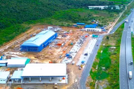 Tăng tốc thi công, hoàn thành các trạm dừng nghỉ cao tốc Bắc - Nam để phục vụ người dân dịp 30/4