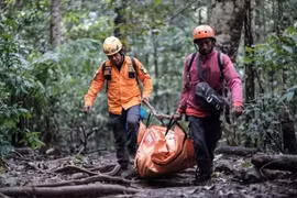 Rơi trực thăng tại Indonesia: Toàn bộ 8 người trên máy bay thiệt mạng