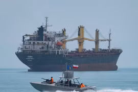 Iran tuyên bố sẽ tấn công các tàu qua eo biển Hormuz