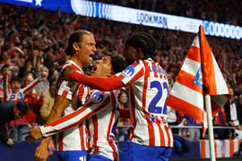 Atletico nhận "mưa" tiền thưởng khi loại Barca