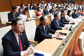 Đoàn ĐBQH Hà Tĩnh tham dự phiên khai mạc Kỳ họp thứ nhất, Quốc hội khóa XVI