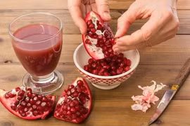 Cách dùng quả lựu làm đẹp da