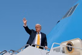 Ông Trump lên đường công du Trung Quốc