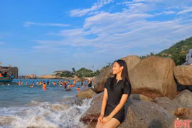 Nhiều du khách tìm về bãi biển Hải Đăng trong dịp nghỉ lễ