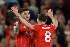 Forest quật ngã Aston Villa