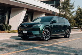VinFast VF 9 - SUV hạng sang tăng sức hút nhờ loạt ưu đãi nặng ký