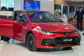 Cận cảnh Toyota Corolla Altis GR Sport 2025