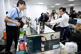 Bên trong hang ổ lừa đảo trực tuyến ở Campuchia