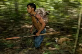 Bộ tộc sống cô lập ở Amazon nhưng vẫn dùng smartphone