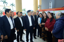 Đồng chí Phạm Gia Túc và các ứng cử viên ĐBQH khóa XVI tiếp xúc cử tri 