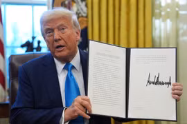 Tiền giấy USD sẽ được in chữ ký của ông Trump