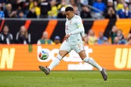 Mbappe áp sát kỷ lục ghi bàn mọi thời ở tuyển Pháp