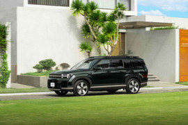 Hyundai Santa Fe mới có bản hybrid, giá 1,369 tỷ đồng