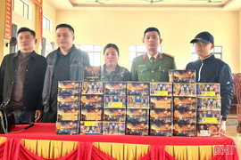 Bắt giữ người phụ nữ vận chuyển hơn 56 kg pháo hoa nổ trái phép