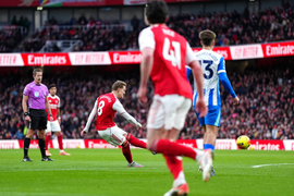 Arsenal tái chiếm đỉnh bảng Ngoại hạng Anh