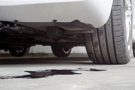 Nguyên nhân khiến ô tô bị rò rỉ dầu và cách khắc phục