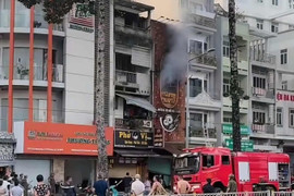 Cháy quán ăn trung tâm TPHCM, 4 người chết