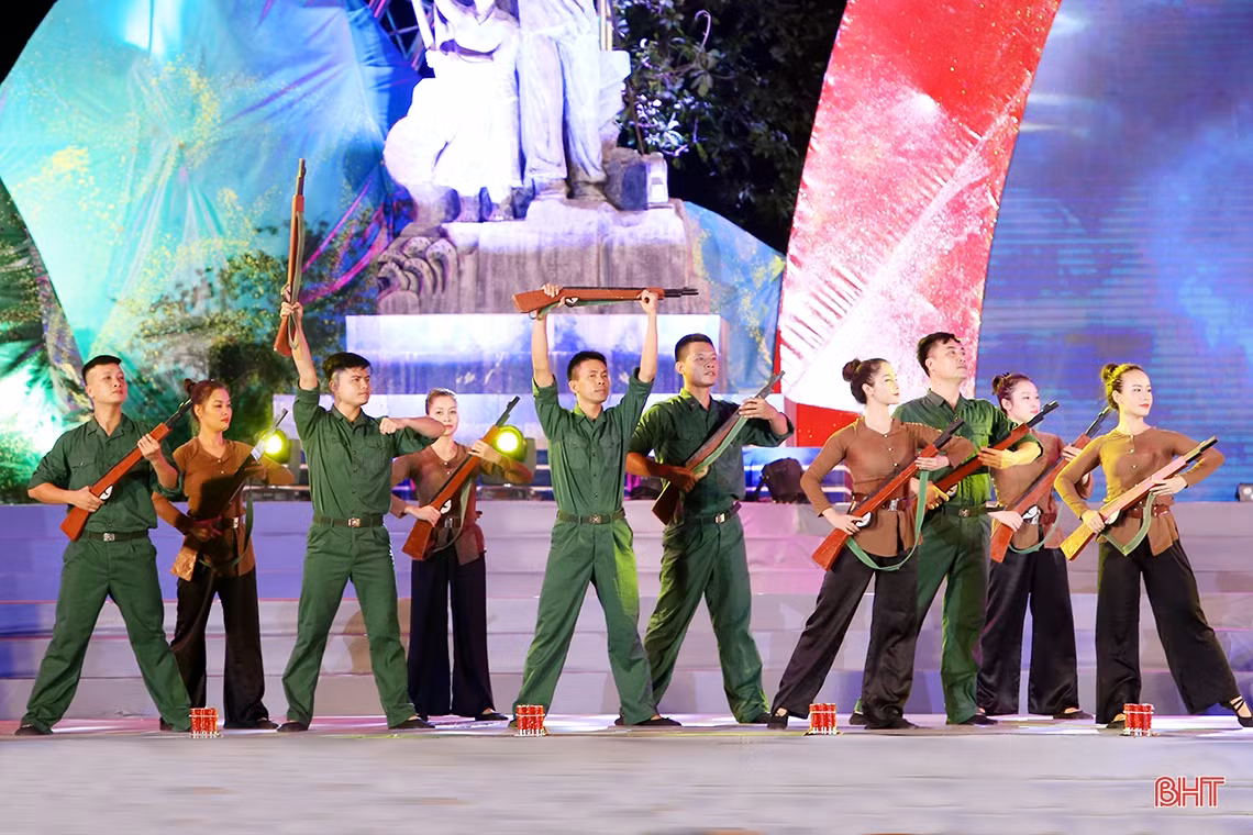 Hào hùng chương trình nghệ thuật “Bến Thủy anh hùng”