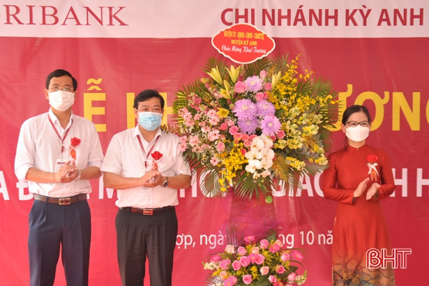 Lần đầu tiên vùng thượng Kỳ Anh có một phòng giao dịch ngân hàng