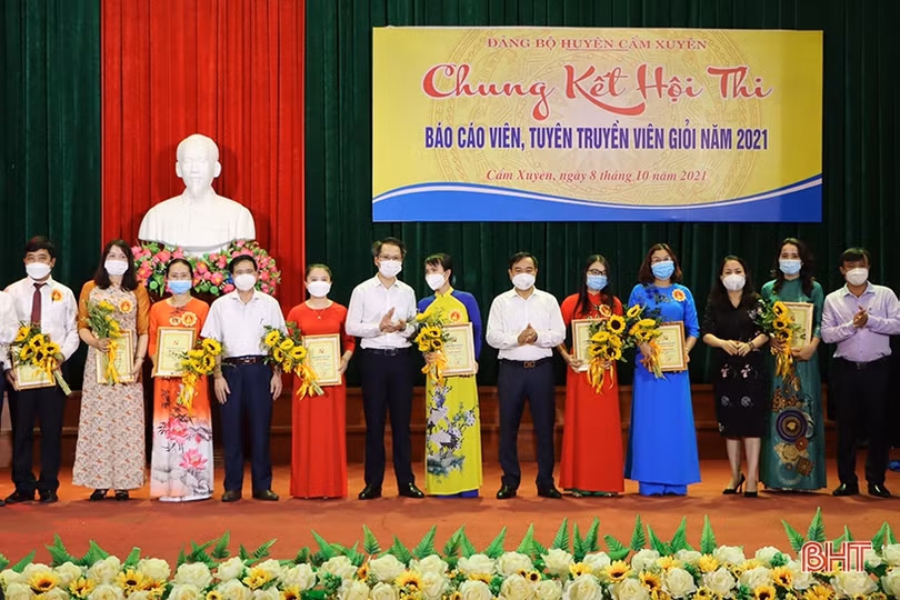 Cán bộ xã Cẩm Duệ nhất hội thi báo cáo viên, tuyên truyền viên giỏi huyện Cẩm Xuyên