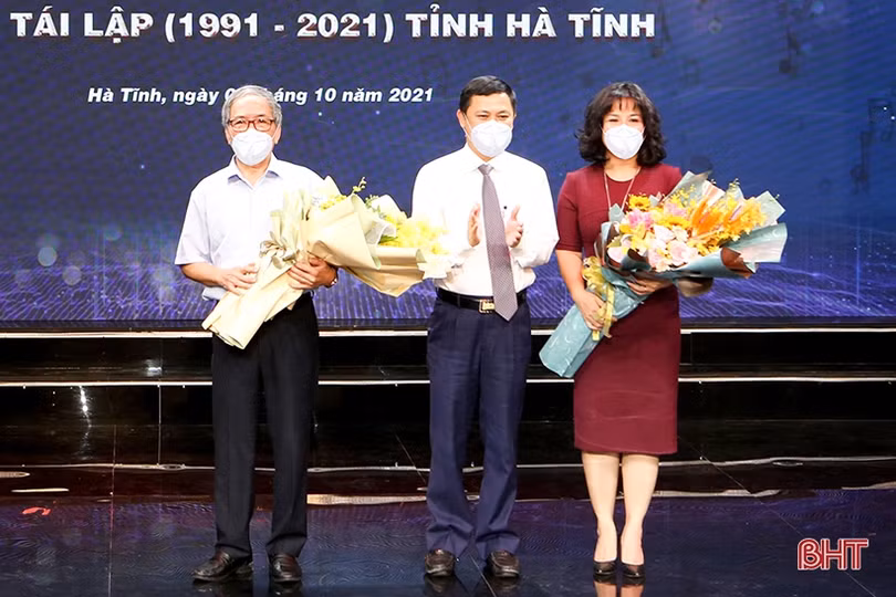 Trao giải cuộc thi sáng tác ca khúc nhân kỷ niệm 190 năm thành lập và 30 năm tái lập tỉnh Hà Tĩnh