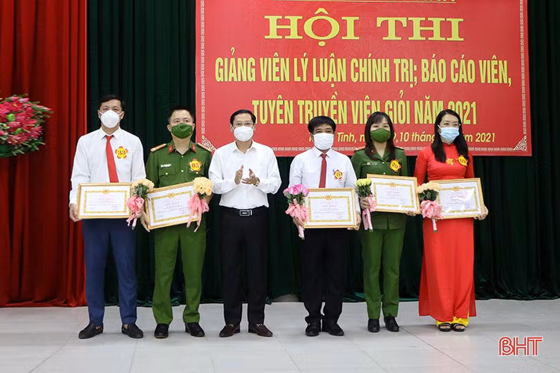 25 thí sinh đạt giải hội thi giảng viên lý luận chính trị, báo cáo viên giỏi TP Hà Tĩnh