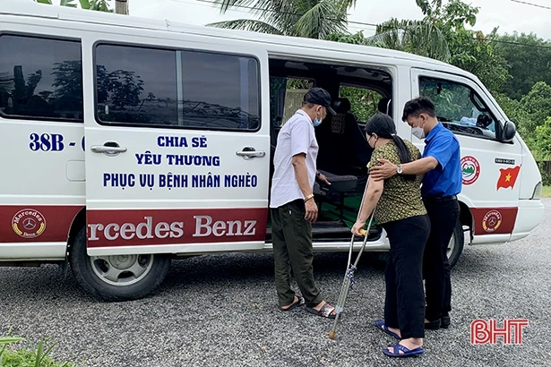 “Chuyến xe 0 đồng” hỗ trợ người bệnh khó khăn trong mùa dịch COVID-19