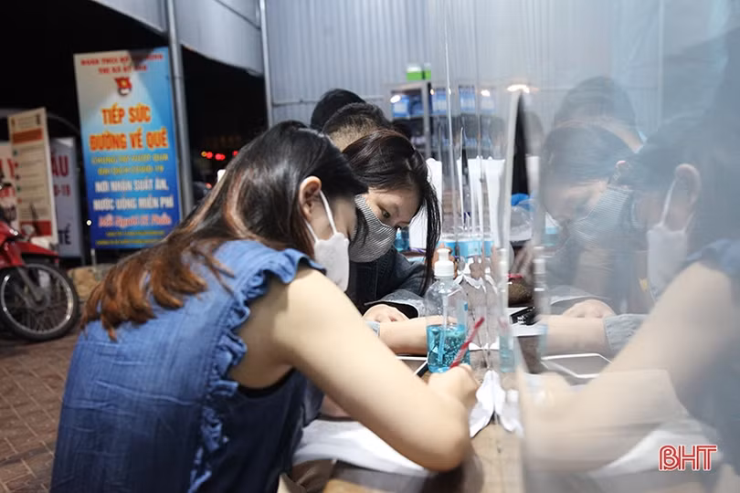 Trắng đêm kiểm soát người từ miền Nam về và đi qua địa bàn Hà Tĩnh