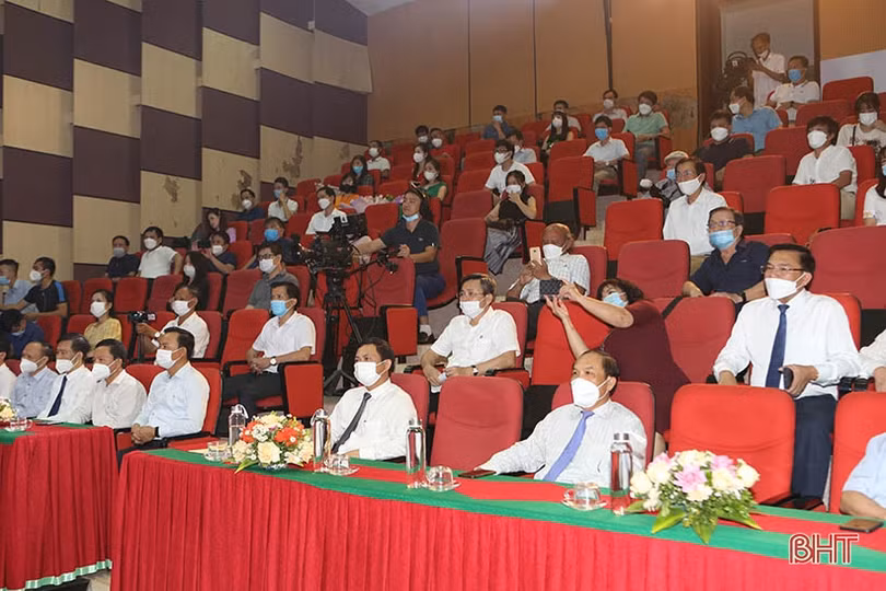 Trao giải cuộc thi sáng tác ca khúc nhân kỷ niệm 190 năm thành lập và 30 năm tái lập tỉnh Hà Tĩnh