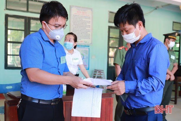 64 thí sinh tham gia thi tuyển công chức cấp xã ở Nghi Xuân