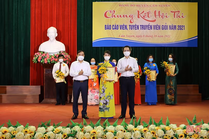 Cán bộ xã Cẩm Duệ nhất hội thi báo cáo viên, tuyên truyền viên giỏi huyện Cẩm Xuyên