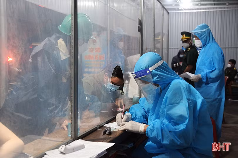 Trắng đêm kiểm soát người từ miền Nam về và đi qua địa bàn Hà Tĩnh