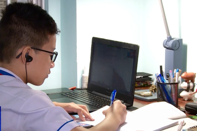 Chính phủ yêu cầu nghiên cứu việc chi 3.500 tỷ đồng hỗ trợ học sinh mua máy tính học online
