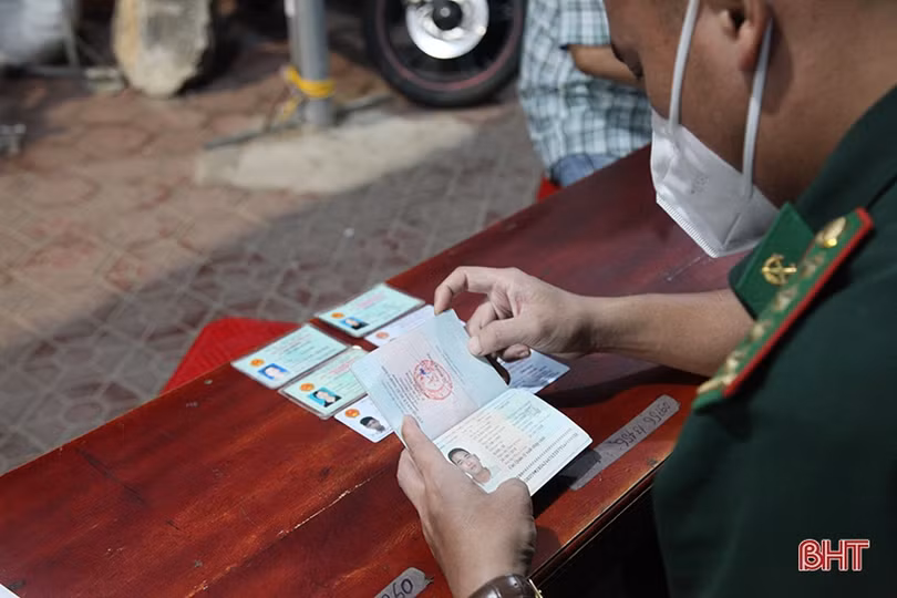 Trắng đêm kiểm soát người từ miền Nam về và đi qua địa bàn Hà Tĩnh