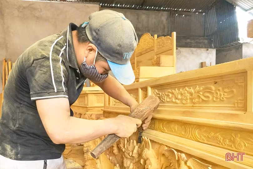 Về Hà Tĩnh xem thợ mộc làm nhà gỗ mít tiền tỷ