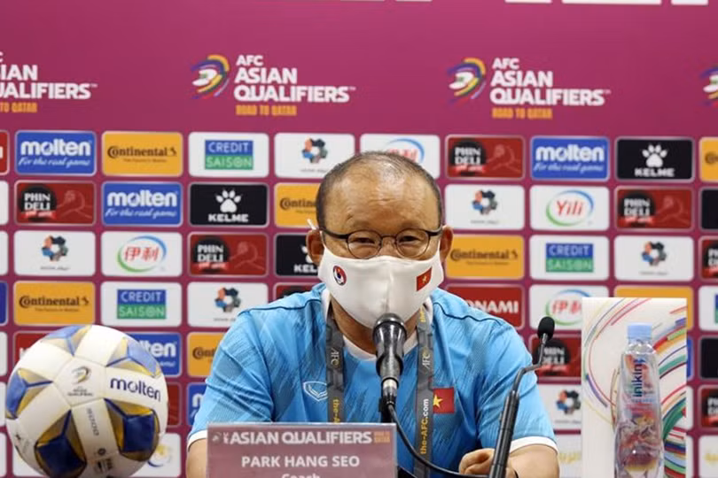 HLV Park Hang-seo nhận lỗi sau thất bại 2-3 trước tuyển Trung Quốc