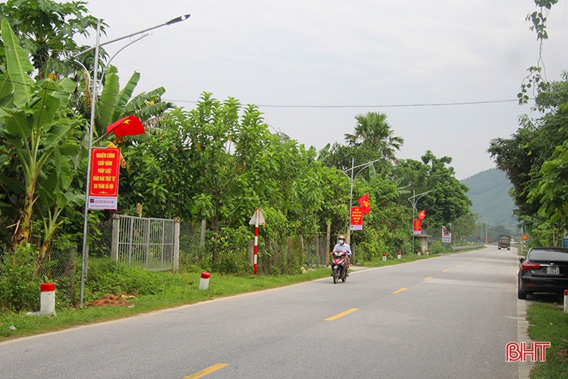Bàn giao “Đường điện thanh niên kiểu mẫu” ở Hương Sơn