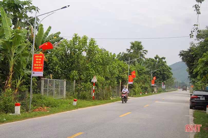 Bàn giao “Đường điện thanh niên kiểu mẫu” ở Hương Sơn