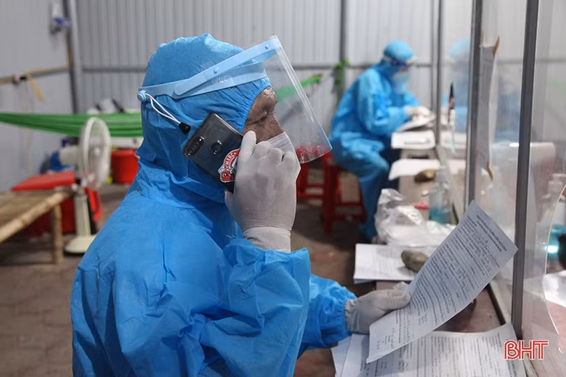 Trắng đêm kiểm soát người từ miền Nam về và đi qua địa bàn Hà Tĩnh