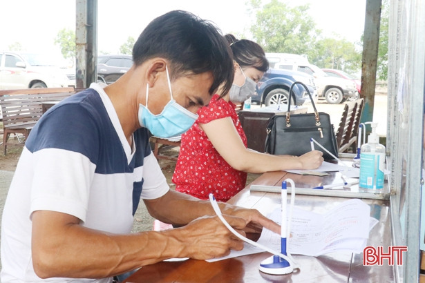 Kiểm soát chặt chẽ người và phương tiện tại cửa ngõ phía Bắc Hà Tĩnh