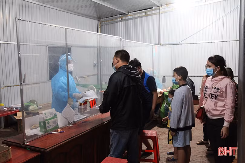 Trắng đêm kiểm soát người từ miền Nam về và đi qua địa bàn Hà Tĩnh