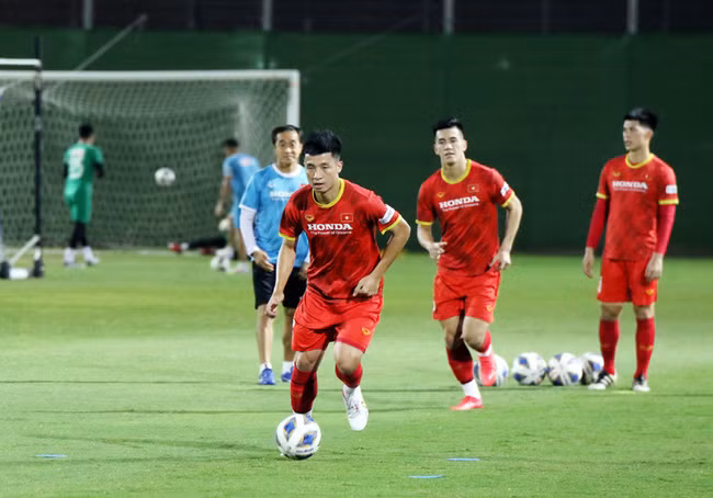 ĐT Việt Nam tiếp tục mài sắc lối chơi, sẵn sàng cho trận đấu với ĐT Trung Quốc