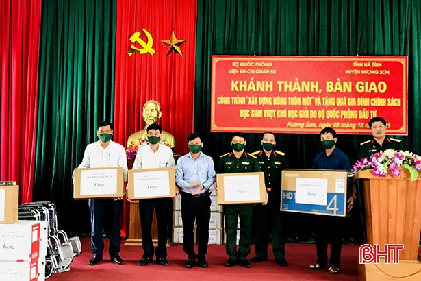 Viện KH&CN quân sự bàn giao công trình, trao quà trị giá 2,3 tỷ đồng tại huyện Hương Sơn