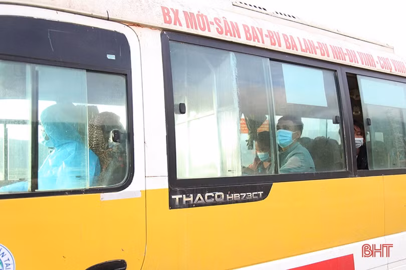 Hà Tĩnh huy động xe buýt hỗ trợ vận chuyển 1.300 công dân từ miền Nam qua địa bàn