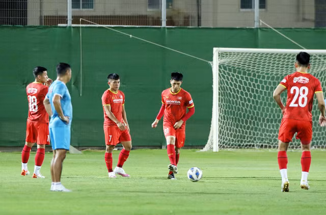 ĐT Việt Nam tiếp tục mài sắc lối chơi, sẵn sàng cho trận đấu với ĐT Trung Quốc